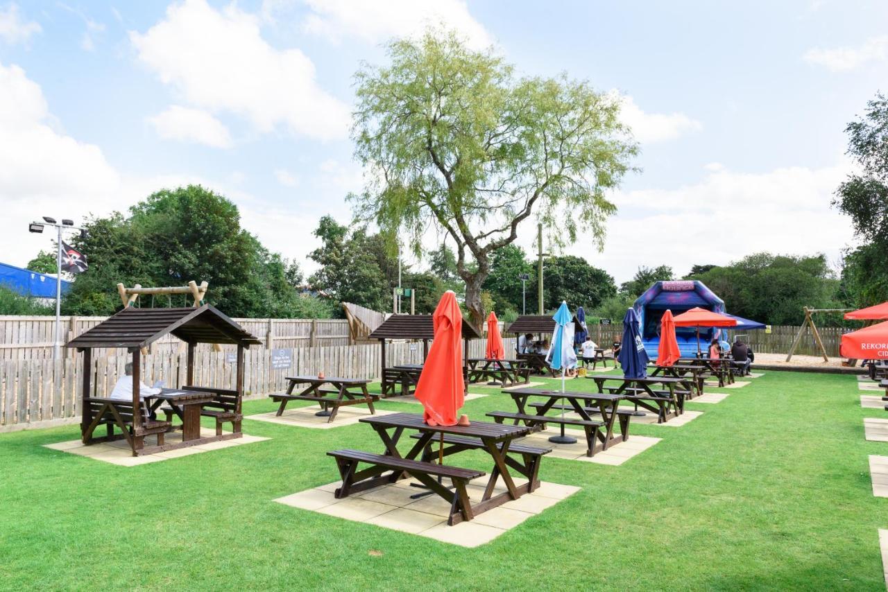 The Britannia Inn & Waves Restaurant St Austell Bagian luar foto