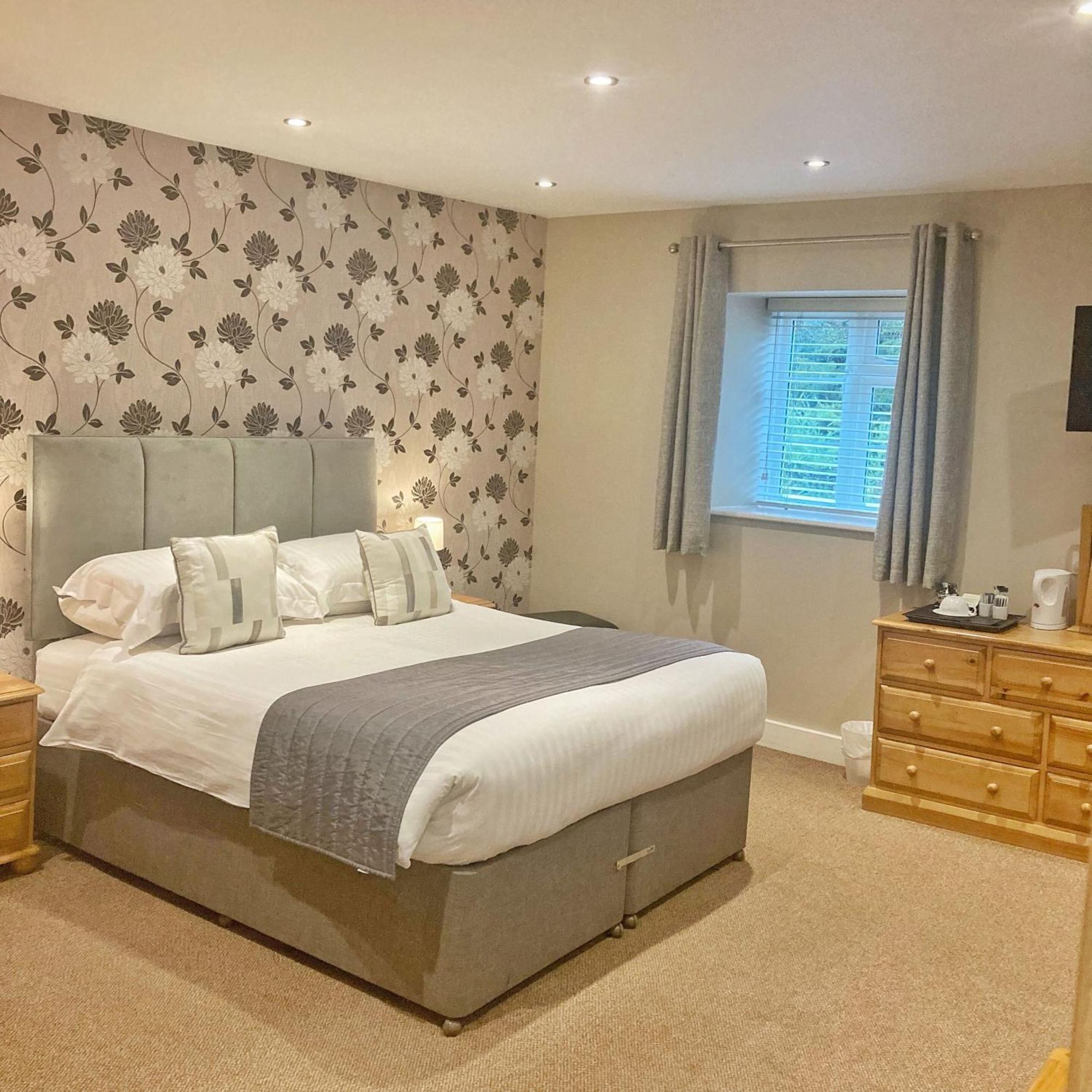 The Britannia Inn & Waves Restaurant St Austell Ruang foto