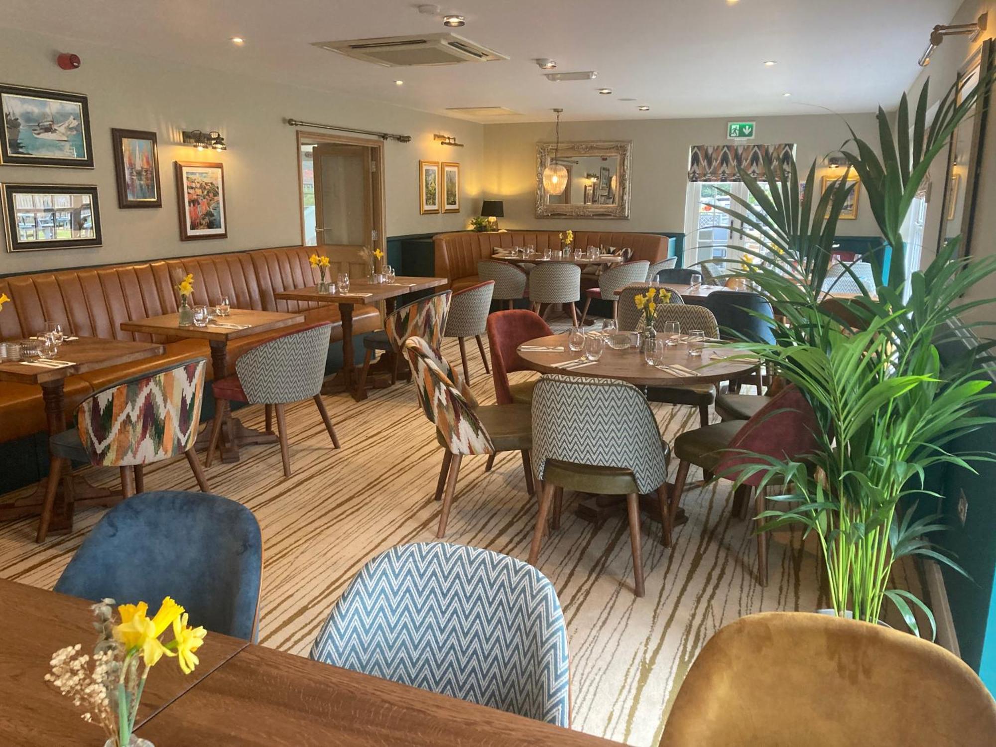 The Britannia Inn & Waves Restaurant St Austell Bagian luar foto