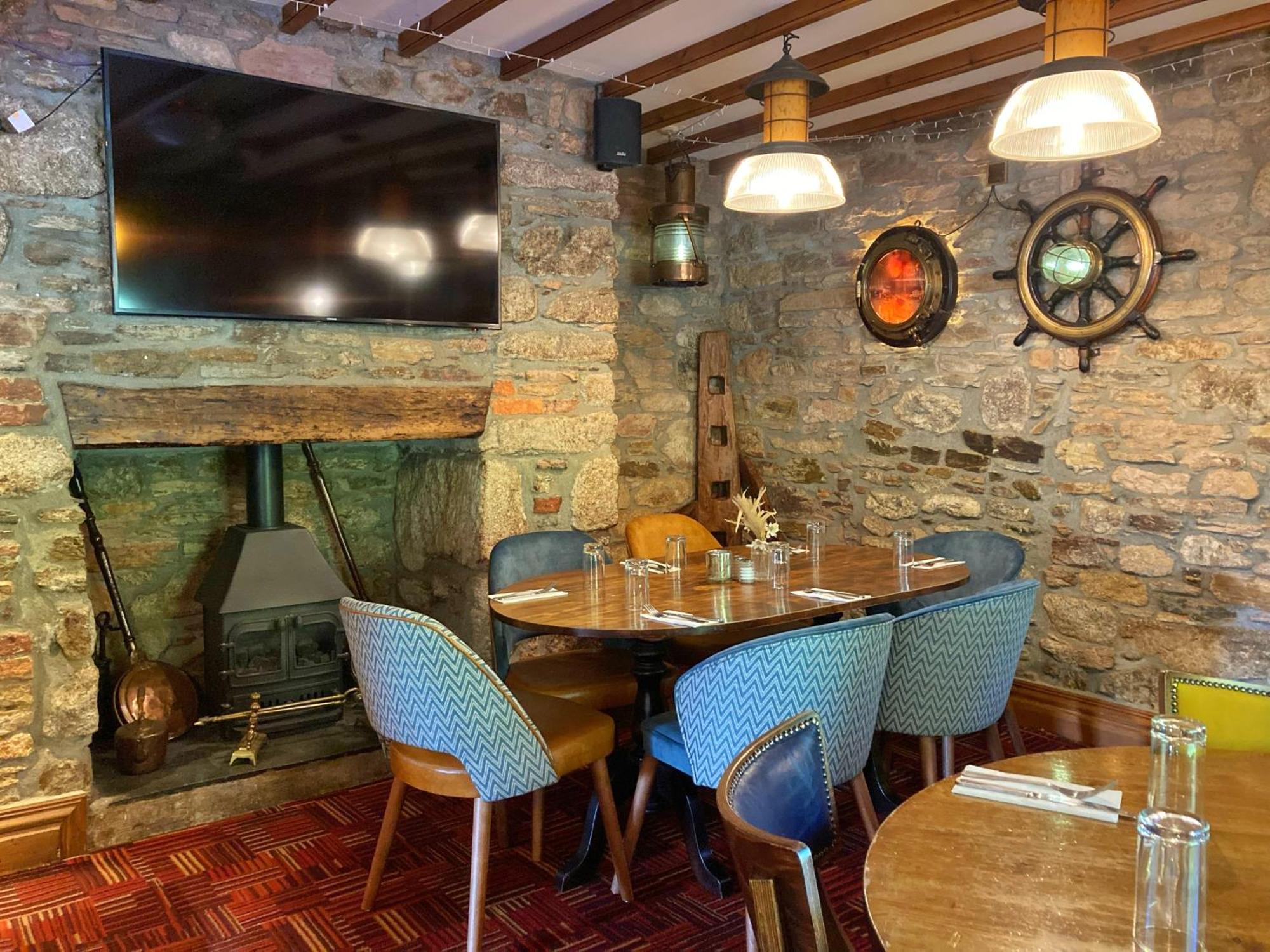 The Britannia Inn & Waves Restaurant St Austell Bagian luar foto